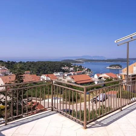 Agape Apartman Hvar דירה חוואר