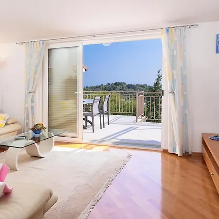Agape Apartman Hvar شقة