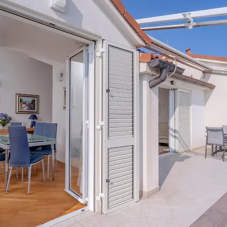 Agape Apartman Hvar شقة